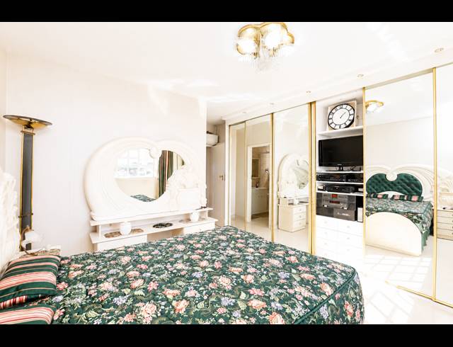 2 BEDROOM APARTMENT FOR SALE IN ESSENWOOD